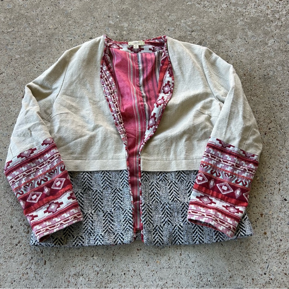 Nurture Women’s Coat Size Medium Native Aztec Lined